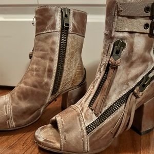Size 8, Brand new, never worn Freebird by Steven Zombi boots with peep toe.